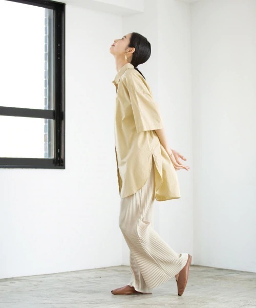 LOWRYS FARM（ローリーズファーム）の「ハーフスリーブチュニックシャツ　878586（シャツ/ブラウス・レディース・オフホワイト/イエロー/ブルー/ブラック・FREE）」の16枚目の写真