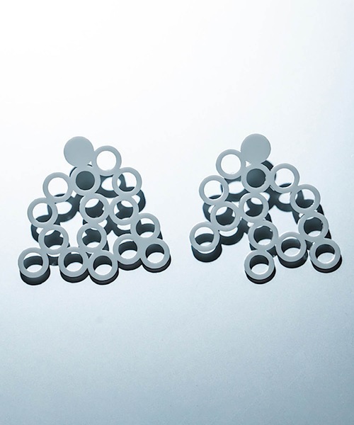 MONDEWORK(モンドワーク)の「サークルピアス(ピアス(両耳用)・レディース・パープル/ブラック/グレー/レッド/その他2/グリーン/クリア/ピンク/ブルー/イエロー/オレンジ・ONE SIZE)」の1枚目の写真