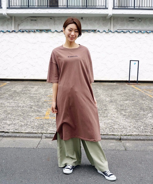 KANGOL（カンゴール）の「【KANGOL/カンゴール】フロントロゴワンピース　ワンポイント刺繍　サイドスリット入り　ビッグシルエット（ワンピース・レディース・ブラック/ブラウン/ホワイト・MEDIUM/LARGE）」の10枚目の写真