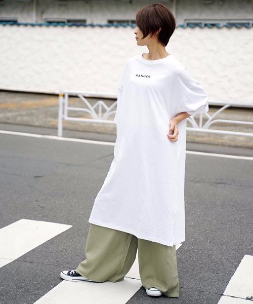 KANGOL（カンゴール）の「【KANGOL/カンゴール】フロントロゴワンピース　ワンポイント刺繍　サイドスリット入り　ビッグシルエット（ワンピース・レディース・ブラック/ブラウン/ホワイト・MEDIUM/LARGE）」の4枚目の写真