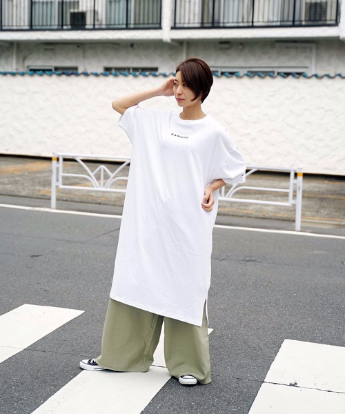 KANGOL（カンゴール）の「【KANGOL/カンゴール】フロントロゴワンピース　ワンポイント刺繍　サイドスリット入り　ビッグシルエット（ワンピース・レディース・ブラック/ブラウン/ホワイト・MEDIUM/LARGE）」の5枚目の写真