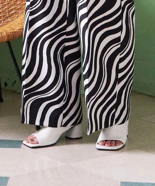 MAISON SPECIAL(メゾンスペシャル)の「ストレッチミュール【MAISON SPECIAL/メゾンスペシャル】(サンダル・レディース・ブラック/ブラウン/ホワイト・36/37/38.5/38)」の2枚目の写真