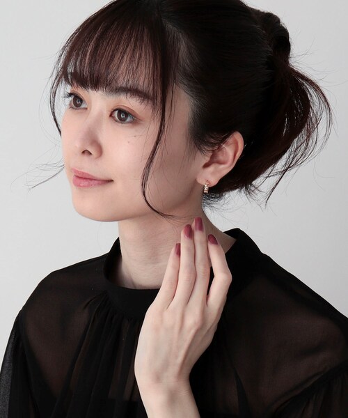 COCOSHNIK(ココシュニック)の「ダイヤモンド オーバル連続 フープピアス(ピアス(両耳用)・レディース・アイボリー系・00)」の10枚目の写真