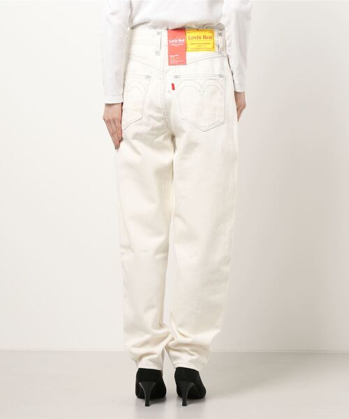 Levi's(リーバイス)の「【Levi's】「RED」ハイルーズテーパードパンツ(その他パンツ・レディース・ホワイト・24inch/25inch/26inch/27inch)」の3枚目の写真
