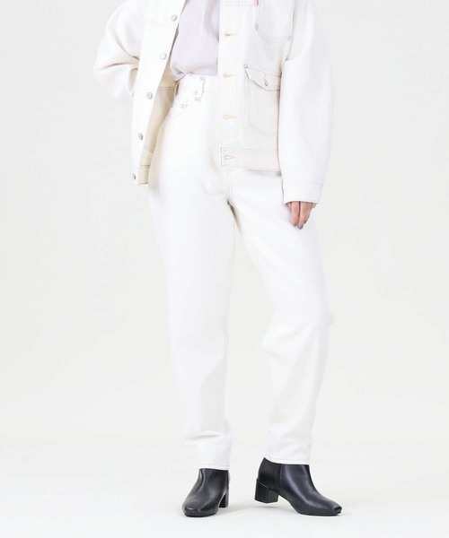 Levi's(リーバイス)の「【Levi's】「RED」ハイルーズテーパードパンツ(その他パンツ・レディース・ホワイト・24inch/25inch/26inch/27inch)」の1枚目の写真