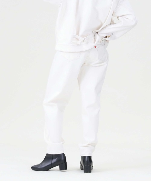 Levi's(リーバイス)の「【Levi's】「RED」ハイルーズテーパードパンツ(その他パンツ・レディース・ホワイト・24inch/25inch/26inch/27inch)」の9枚目の写真
