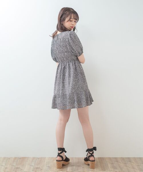 MAJESTIC LEGON(マジェスティックレゴン)の「ガーリーフラワーミニワンピ(ワンピース・レディース・ホワイト系その他2/ブルー系その他2/ブラック系その他・SMALL/MEDIUM)」の6枚目の写真