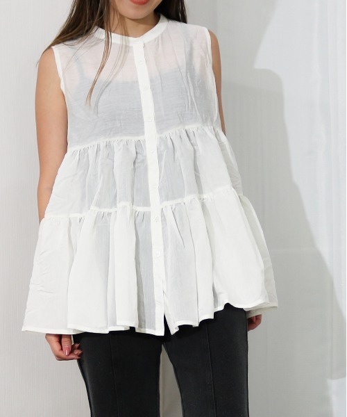 Per sist ence（パーシエンス）の「Per sist ence/パーシエンス　ティアードノースリーブシャツ（シャツ/ブラウス・レディース・グリーン/オフホワイト/ベージュ/ブラック/モカ・FREE）」の2枚目の写真