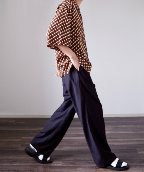 y/m by れぽすけ（イムバイレポスケ）の「オープンカラー柄シャツ（シャツ/ブラウス・メンズ・ブラック/ブラウン/ブルー・MEDIUM/LARGE）」の8枚目の写真