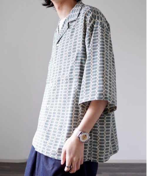 y/m by れぽすけ（イムバイレポスケ）の「オープンカラー柄シャツ（シャツ/ブラウス・メンズ・ブラック/ブラウン/ブルー・MEDIUM/LARGE）」の4枚目の写真