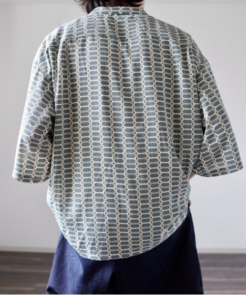 y/m by れぽすけ（イムバイレポスケ）の「オープンカラー柄シャツ（シャツ/ブラウス・メンズ・ブラック/ブラウン/ブルー・MEDIUM/LARGE）」の7枚目の写真