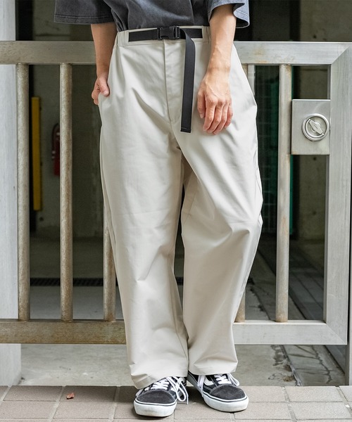 PairPair（ペアペア）の「ベルト付きワークパンツ（ユニセックス）（その他パンツ・メンズ・チャコールグレー/アイボリー/ブルーグリーン・SMALL/MEDIUM/LARGE）」の2枚目の写真