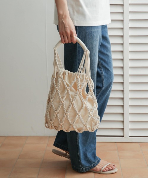 URBAN RESEARCH DOORS(アーバンリサーチドアーズ)の「マクラメビーズバッグ(トートバッグ・レディース・ベージュ/ナチュラル・ONE)」の2枚目の写真