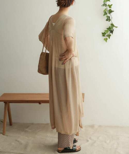 URBAN RESEARCH DOORS(アーバンリサーチドアーズ)の「カフタンニットワンピース(ワンピース・レディース・グレー系その他/ベージュ・ONE)」の21枚目の写真