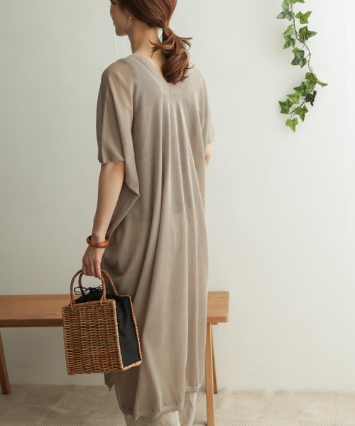 URBAN RESEARCH DOORS(アーバンリサーチドアーズ)の「カフタンニットワンピース(ワンピース・レディース・グレー系その他/ベージュ・ONE)」の10枚目の写真