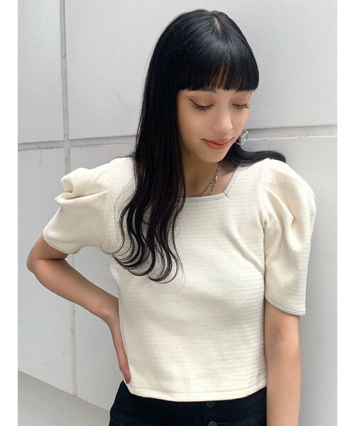 EMODA（エモダ）の「ボックスネックパフトップ（Tシャツ/カットソー・レディース・アイボリー/ブラック/レッド/カーキ・FREE）」の2枚目の写真