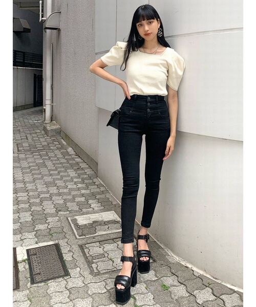 EMODA（エモダ）の「ボックスネックパフトップ（Tシャツ/カットソー・レディース・アイボリー/ブラック/レッド/カーキ・FREE）」の5枚目の写真