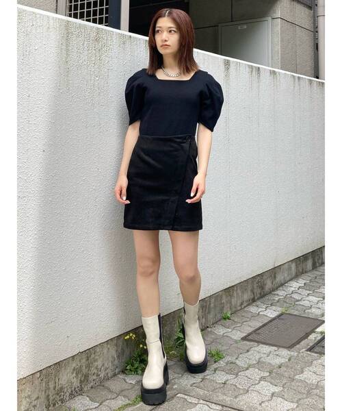 EMODA（エモダ）の「ボックスネックパフトップ（Tシャツ/カットソー・レディース・アイボリー/ブラック/レッド/カーキ・FREE）」の17枚目の写真