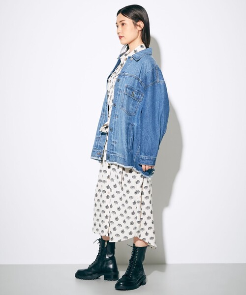 GRACE CONTINENTAL(グレースコンチネンタル)の「パネル切替デニムジャケット(デニムジャケット・レディース・ブラック/インディゴブルー・36)」の4枚目の写真