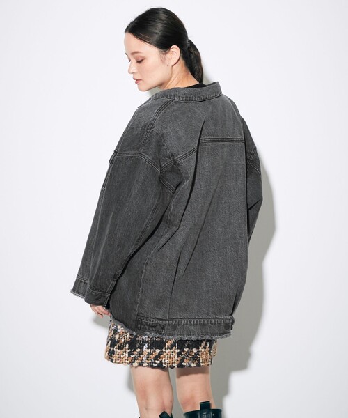 GRACE CONTINENTAL(グレースコンチネンタル)の「パネル切替デニムジャケット(デニムジャケット・レディース・ブラック/インディゴブルー・36)」の16枚目の写真