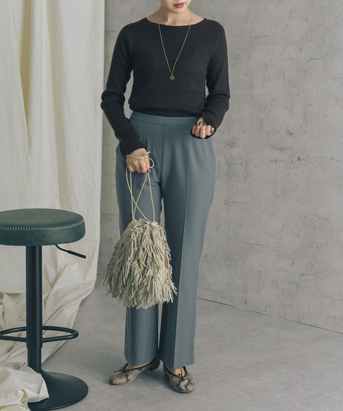 URBAN RESEARCH ROSSO WOMEN（アーバンリサーチ　ロッソ）の「ウォッシャブルリブボートネックニット（ニット/セーター・レディース・ベージュ/パープル系その他/ダークブラウン/ブラック・FREE）」の18枚目の写真