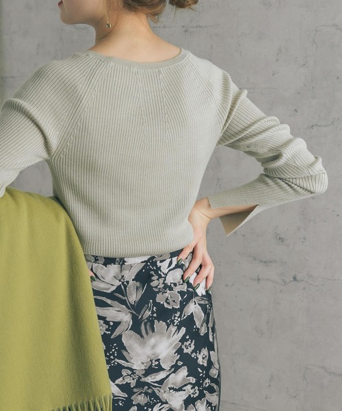 URBAN RESEARCH ROSSO WOMEN（アーバンリサーチ　ロッソ）の「ウォッシャブルリブボートネックニット（ニット/セーター・レディース・ベージュ/パープル系その他/ダークブラウン/ブラック・FREE）」の13枚目の写真