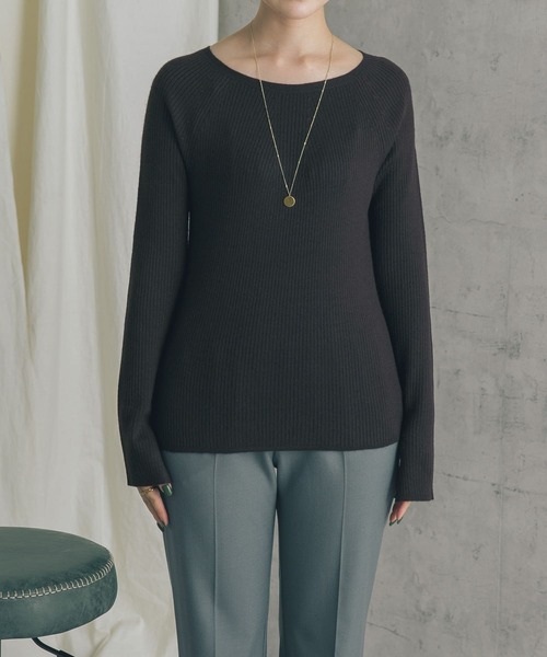 URBAN RESEARCH ROSSO WOMEN（アーバンリサーチ　ロッソ）の「ウォッシャブルリブボートネックニット（ニット/セーター・レディース・ベージュ/パープル系その他/ダークブラウン/ブラック・FREE）」の7枚目の写真