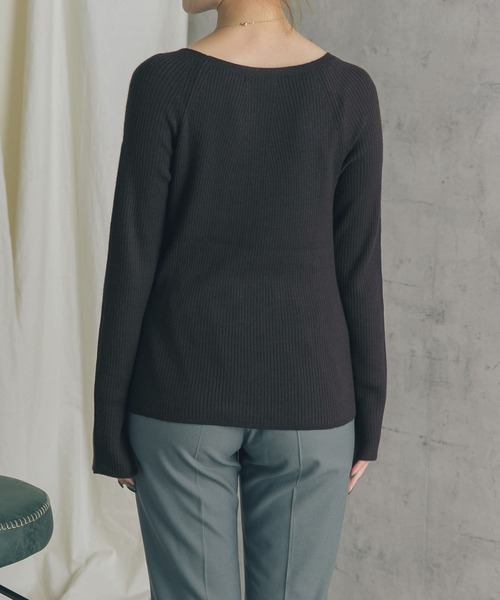 URBAN RESEARCH ROSSO WOMEN（アーバンリサーチ　ロッソ）の「ウォッシャブルリブボートネックニット（ニット/セーター・レディース・ベージュ/パープル系その他/ダークブラウン/ブラック・FREE）」の22枚目の写真