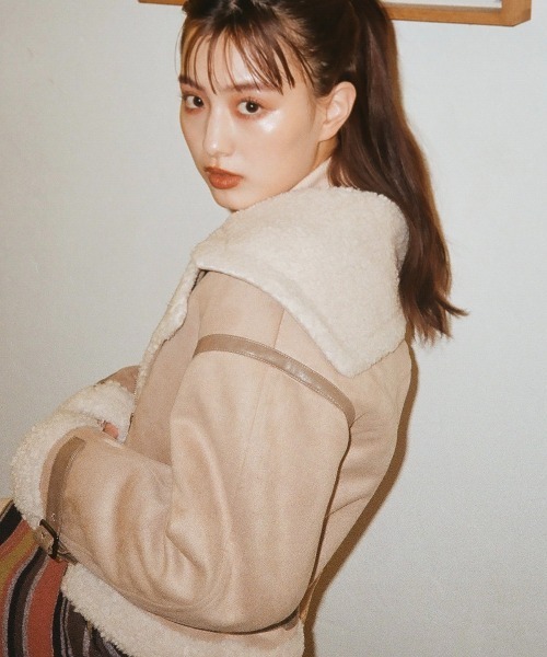 REDYAZEL(レディアゼル)の「フェイクムートンコンパクトライダースジャケット(ムートンコート・レディース・ライトグレー/ベージュ/グリーン・SMALL/MEDIUM)」の14枚目の写真