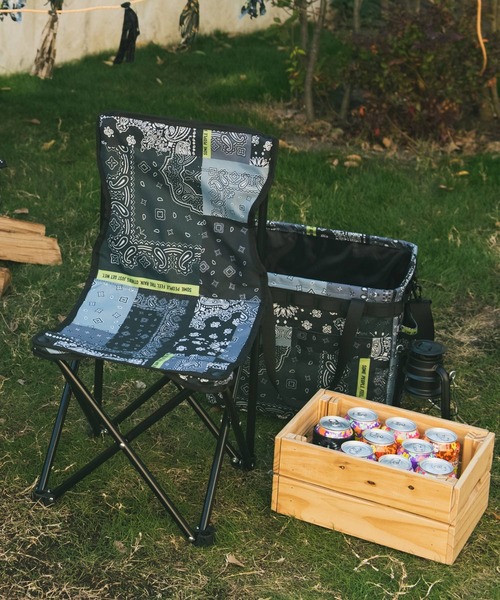 KiU（キウ）の「アウトドアミニフォールディングチェア（アウトドアグッズ・メンズ・カモフラージュ/ホワイト×ブルー/ベージュ系その他/アニマル/カラフル/ブラック×ライム/ブラック/キャメル・FREE）」の3枚目の写真