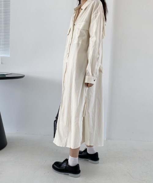 .KOM（ドットコム）の「A'GEM/9 × .kom『.kom/ドットケーオーエム』ルーズシルエット トレンチ型ロングシャツ（シャツ/ブラウス・レディース・ホワイト・FREE）」の2枚目の写真