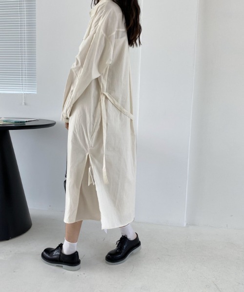 .KOM（ドットコム）の「A'GEM/9 × .kom『.kom/ドットケーオーエム』ルーズシルエット トレンチ型ロングシャツ（シャツ/ブラウス・レディース・ホワイト・FREE）」の3枚目の写真