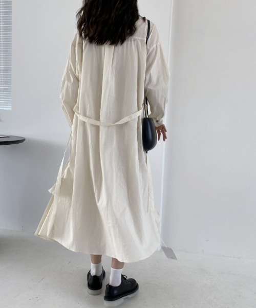 .KOM（ドットコム）の「A'GEM/9 × .kom『.kom/ドットケーオーエム』ルーズシルエット トレンチ型ロングシャツ（シャツ/ブラウス・レディース・ホワイト・FREE）」の9枚目の写真