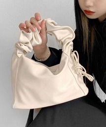【LVEU.】2WAYラッフルハンドルバッグ / バッグ 鞄 BAG ハンドバッグ スクエア ラッフル シャーリング くしゅくしゅ 合皮  アイボリー ブラック ZOZOTOWN限定