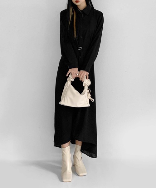 LVEU.（ラブユ.）の「【LVEU.】2WAYラッフルハンドルバッグ / バッグ 鞄 BAG ハンドバッグ スクエア ラッフル シャーリング くしゅくしゅ 合皮  アイボリー ブラック ZOZOTOWN限定（ハンドバッグ・レディース・ブラック/アイボリー・FREE）」の9枚目の写真