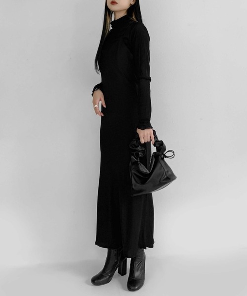 LVEU.（ラブユ.）の「【LVEU.】2WAYラッフルハンドルバッグ / バッグ 鞄 BAG ハンドバッグ スクエア ラッフル シャーリング くしゅくしゅ 合皮  アイボリー ブラック ZOZOTOWN限定（ハンドバッグ・レディース・ブラック/アイボリー・FREE）」の6枚目の写真