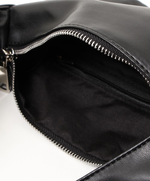 LVEU.（ラブユ.）の「【LVEU.】2WAYラッフルハンドルバッグ / バッグ 鞄 BAG ハンドバッグ スクエア ラッフル シャーリング くしゅくしゅ 合皮  アイボリー ブラック ZOZOTOWN限定（ハンドバッグ・レディース・ブラック/アイボリー・FREE）」の19枚目の写真