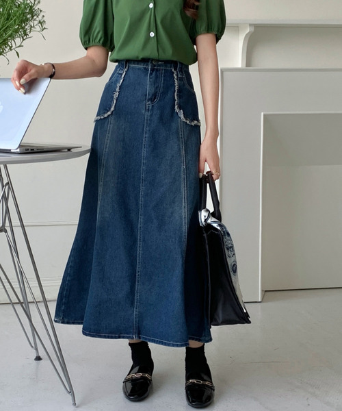 emi+(エミプラス)の「ベイカーフリンジデニムスカート(デニムスカート・レディース・ブルー・M/L/XL)」の2枚目の写真