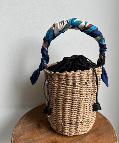 DouDou（ドゥドゥ）の「スタッズ付きカゴバッグ（かごバッグ・レディース・ベージュ・FREE）」の2枚目の写真