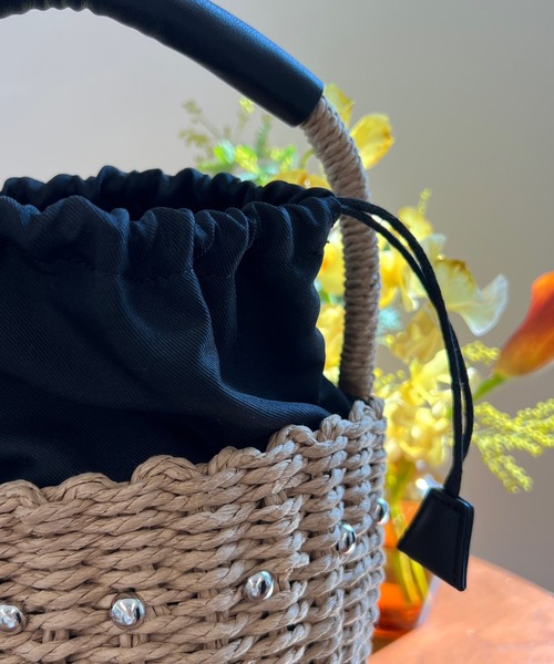 DouDou（ドゥドゥ）の「スタッズ付きカゴバッグ（かごバッグ・レディース・ベージュ・FREE）」の5枚目の写真