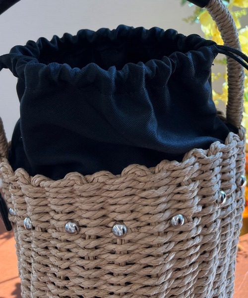 DouDou（ドゥドゥ）の「スタッズ付きカゴバッグ（かごバッグ・レディース・ベージュ・FREE）」の6枚目の写真