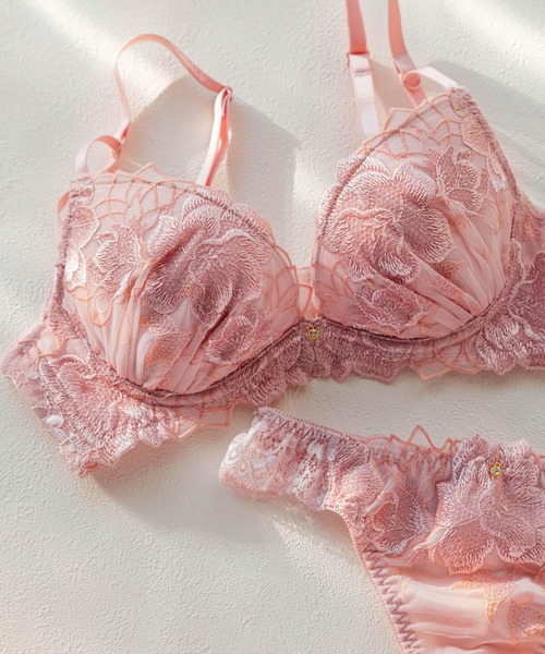 fran de lingerie（フランデランジェリー）の「Shiny Fleur シャイニーフルール コーディネートブラジャー B65-G75カップ（ブラジャー・レディース・ピンク/シャンパン/グリーン/ブラック/ワインレッド/グレイッシュベージュ/ホワイト系その他/ローズ/クリーム/クリアブラック/パープル・B65/B70/C70/D70/B75/C65/C75/D65/D75/E65/E70/E75/F65/F70/F75/G65/G70/G75）」の8枚目の写真
