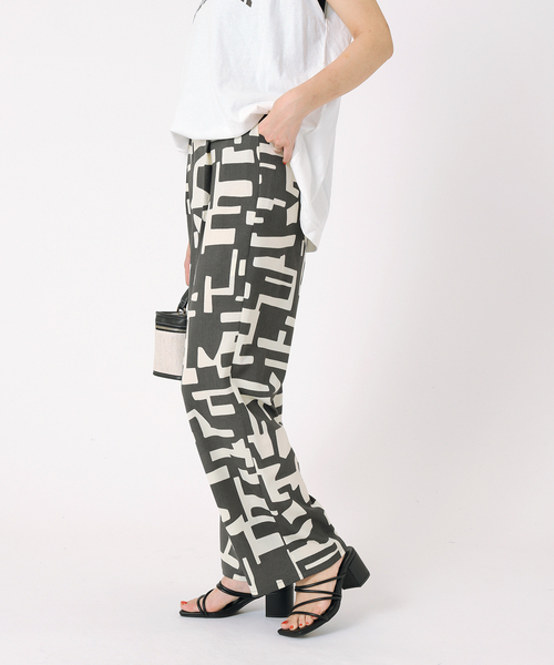 B.C STOCK（ベーセーストック）の「artモチーフプリントパンツ（スラックス・レディース・グレー/ブラウン・FREE）」の5枚目の写真