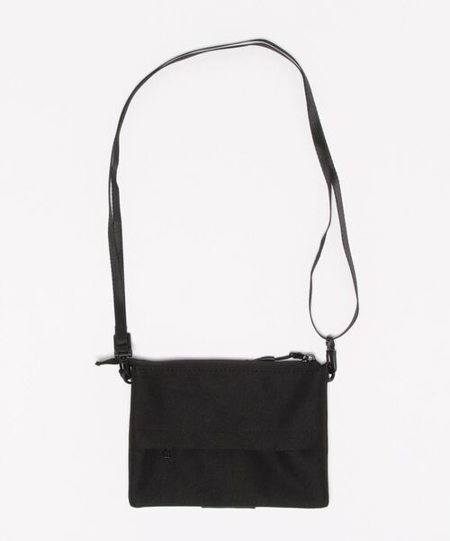 KiU（キウ）の「【一部店舗限定】【KiU/キウ】ETIQUETTE POUCH（ボディバッグ/ウエストポーチ・レディース・グリーン系その他/ホワイト系その他4/ブラック・FREE）」の4枚目の写真