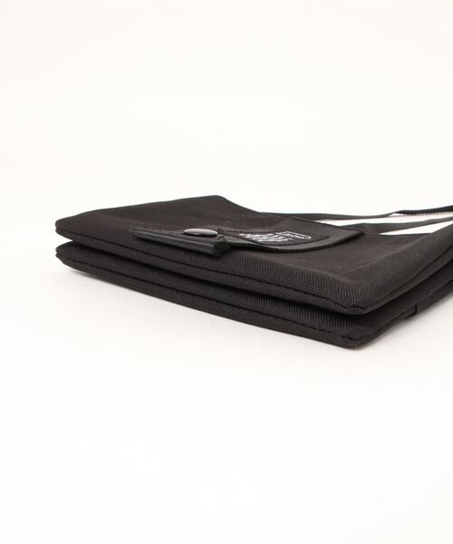 KiU（キウ）の「【一部店舗限定】【KiU/キウ】ETIQUETTE POUCH（ボディバッグ/ウエストポーチ・レディース・グリーン系その他/ホワイト系その他4/ブラック・FREE）」の5枚目の写真