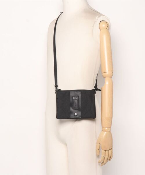 KiU（キウ）の「【一部店舗限定】【KiU/キウ】ETIQUETTE POUCH（ボディバッグ/ウエストポーチ・レディース・グリーン系その他/ホワイト系その他4/ブラック・FREE）」の6枚目の写真