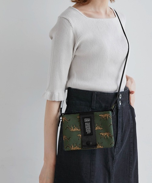 KiU（キウ）の「【一部店舗限定】【KiU/キウ】ETIQUETTE POUCH（ボディバッグ/ウエストポーチ・レディース・グリーン系その他/ホワイト系その他4/ブラック・FREE）」の3枚目の写真