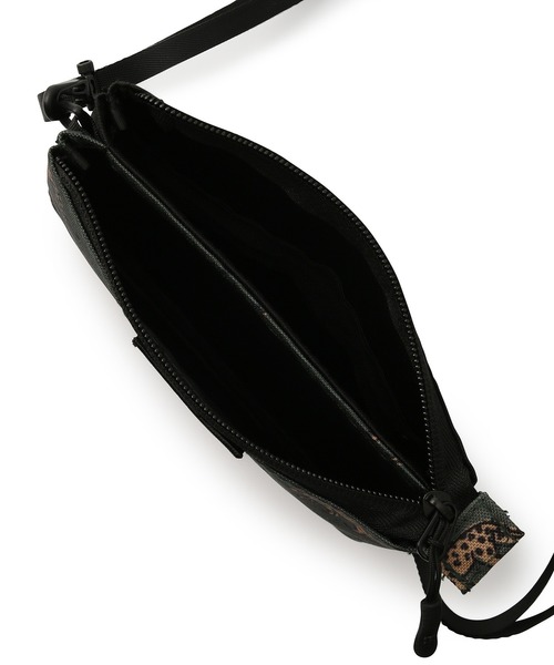 KiU（キウ）の「【一部店舗限定】【KiU/キウ】ETIQUETTE POUCH（ボディバッグ/ウエストポーチ・レディース・グリーン系その他/ホワイト系その他4/ブラック・FREE）」の12枚目の写真