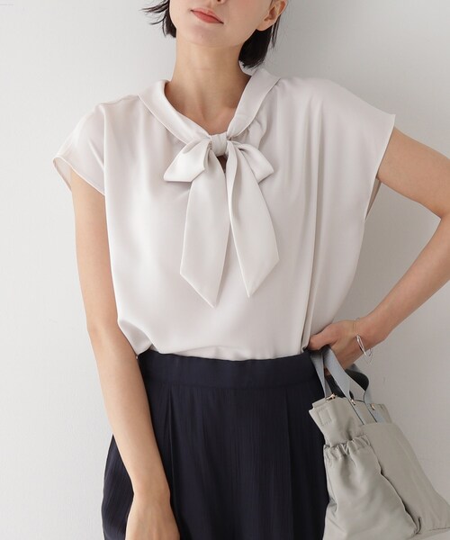 DRESKIP（ドレスキップ）の「◆前後2WAYリボンブラウス（シャツ/ブラウス・レディース・ライトブルー/アイボリー/ホワイト系3/ブラック系・02/03）」の2枚目の写真