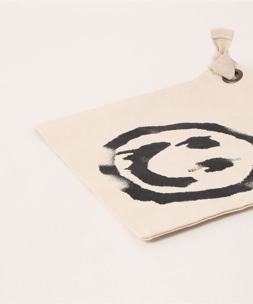 WORLD WIDE LOVE!（ワールドワイドラブ）の「デッドスマイルサコッシュ（ショルダーバッグ・レディース・ブラック/ネイビー/キナリ・FREE）」の6枚目の写真